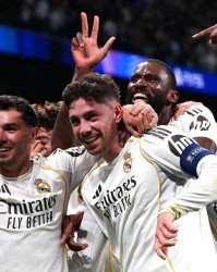 开云电子-欧冠：巴尔韦德上演帽子戏法，皇马伯纳乌3-0完胜曼城