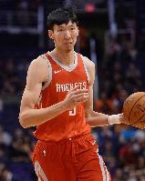 还记得吗？八年前周琦夏联首秀惊艳 24分钟13中7砍17+6填满数据栏