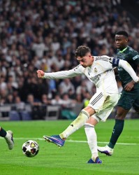 开云官方网站-3-0！欧冠上演夺冠大热门恩怨对决：队长半场戴帽 13.1亿豪门完败