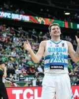 开云官方网站-媒体人：攻防拉满&amp;燃尽自己的东契奇太陌生 国家队这帮人带不动