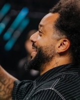 露一手！马塞洛在克罗斯面前展示转球技术