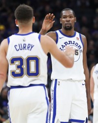 开云官方网站-克莱谈现役前5射手：库里、杜兰特、自己、布克、东契奇